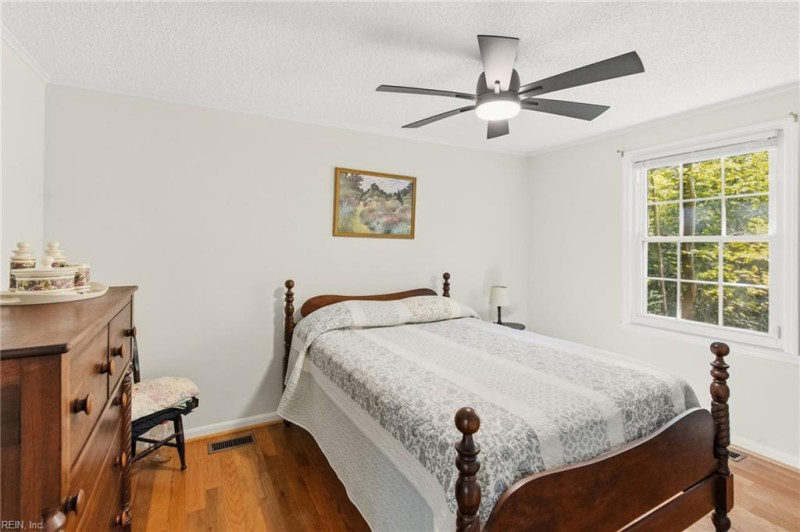 Photo 20 of 38 residential for sale in Gloucester County virginia