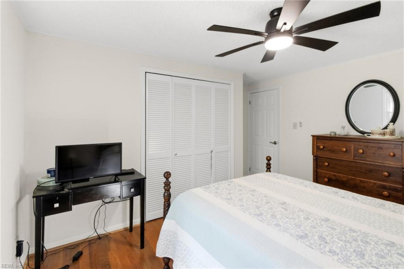 Photo 21 of 38 residential for sale in Gloucester County virginia