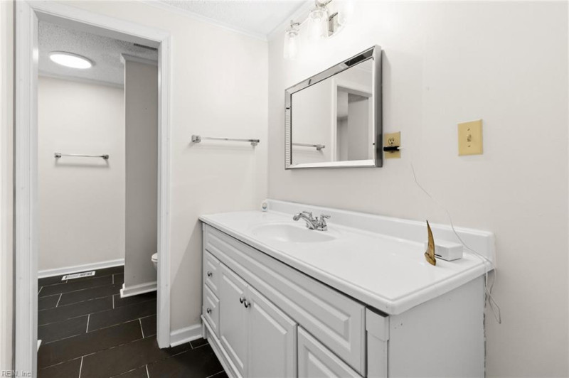 Photo 27 of 38 residential for sale in Gloucester County virginia