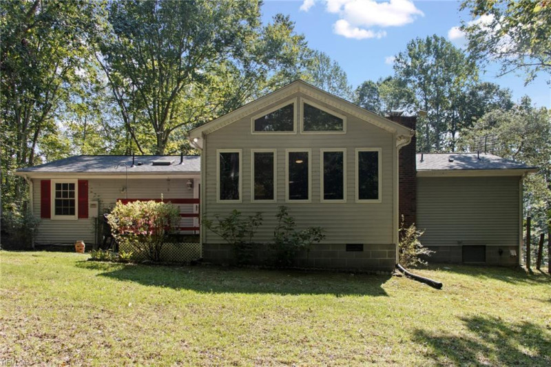 Photo 31 of 38 residential for sale in Gloucester County virginia