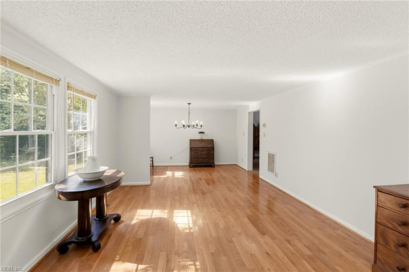 Photo 4 of 38 residential for sale in Gloucester County virginia