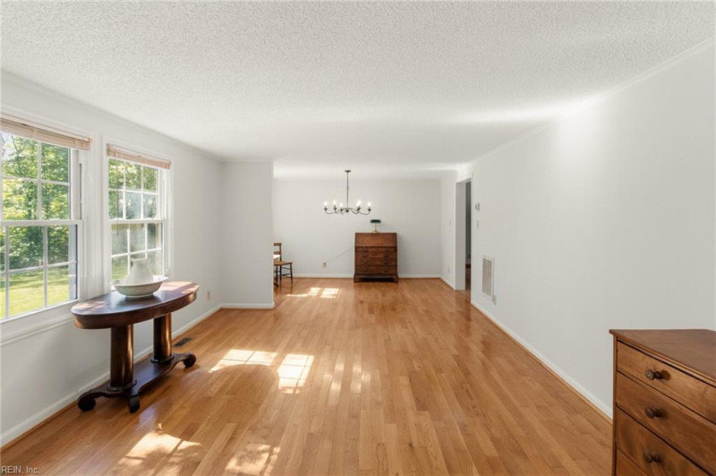 Photo 5 of 38 residential for sale in Gloucester County virginia