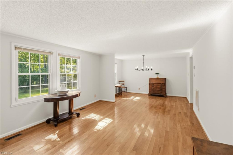 Photo 6 of 38 residential for sale in Gloucester County virginia