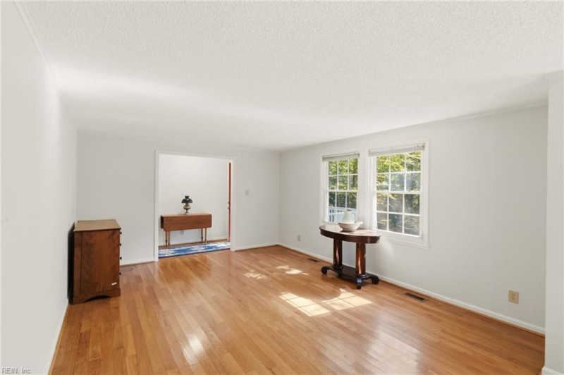 Photo 7 of 38 residential for sale in Gloucester County virginia