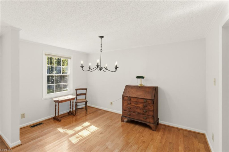 Photo 8 of 38 residential for sale in Gloucester County virginia