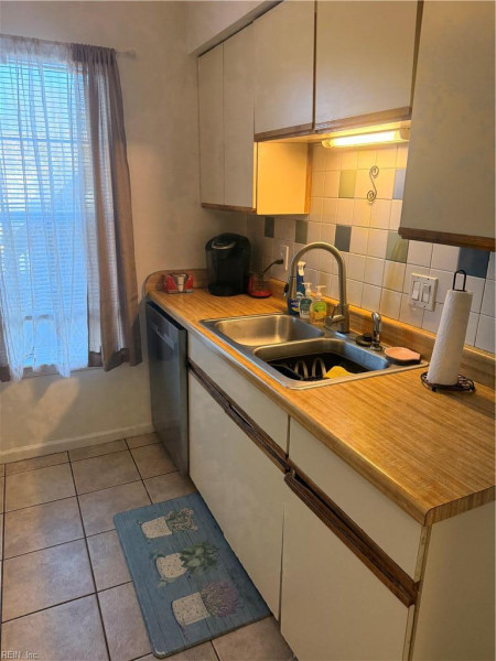 Photo 4 of 7 residential for sale in Virginia Beach virginia