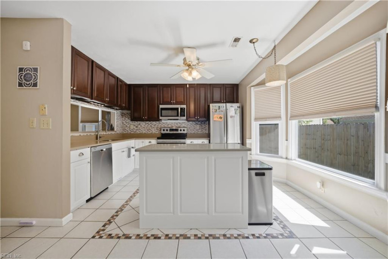 Photo 4 of 19 residential for sale in Virginia Beach virginia