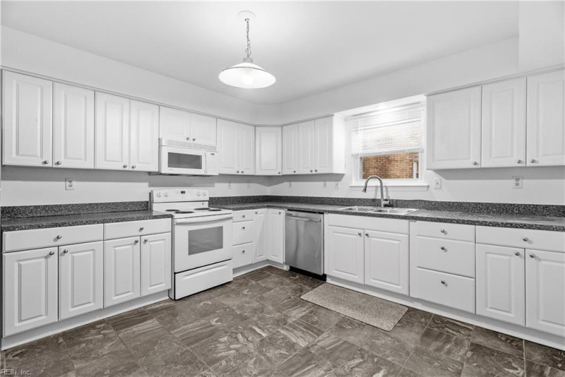 Photo 11 of 41 residential for sale in Virginia Beach virginia