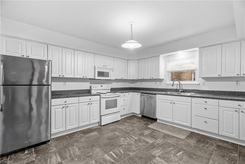 Photo 12 of 41 residential for sale in Virginia Beach virginia