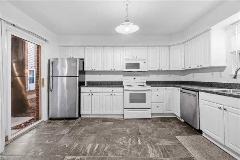 Photo 13 of 41 residential for sale in Virginia Beach virginia