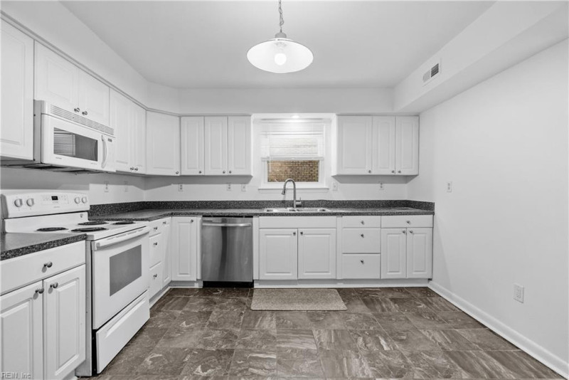 Photo 14 of 41 residential for sale in Virginia Beach virginia