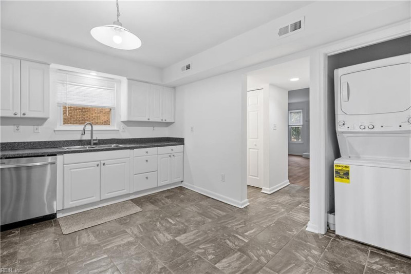 Photo 15 of 41 residential for sale in Virginia Beach virginia