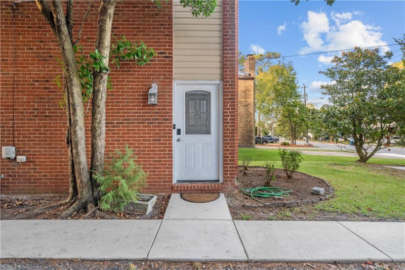 Photo 4 of 41 residential for sale in Virginia Beach virginia