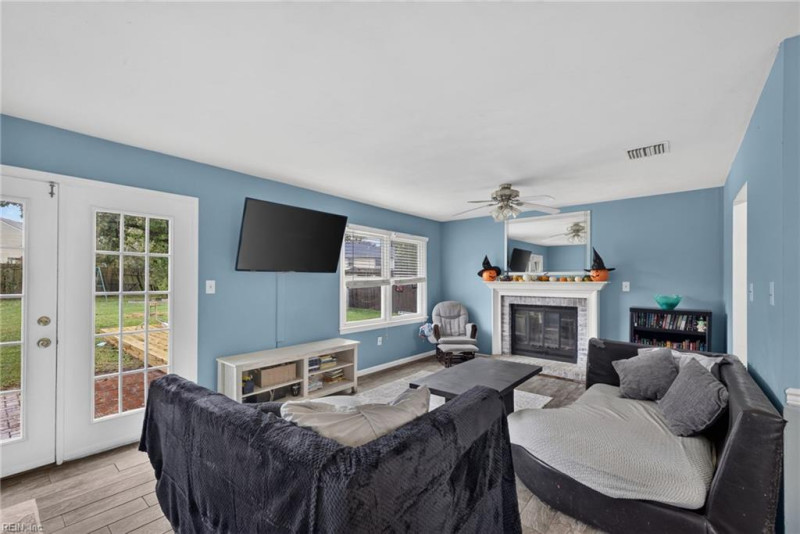 Photo 11 of 38 residential for sale in Virginia Beach virginia