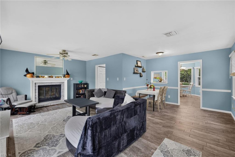 Photo 12 of 38 residential for sale in Virginia Beach virginia