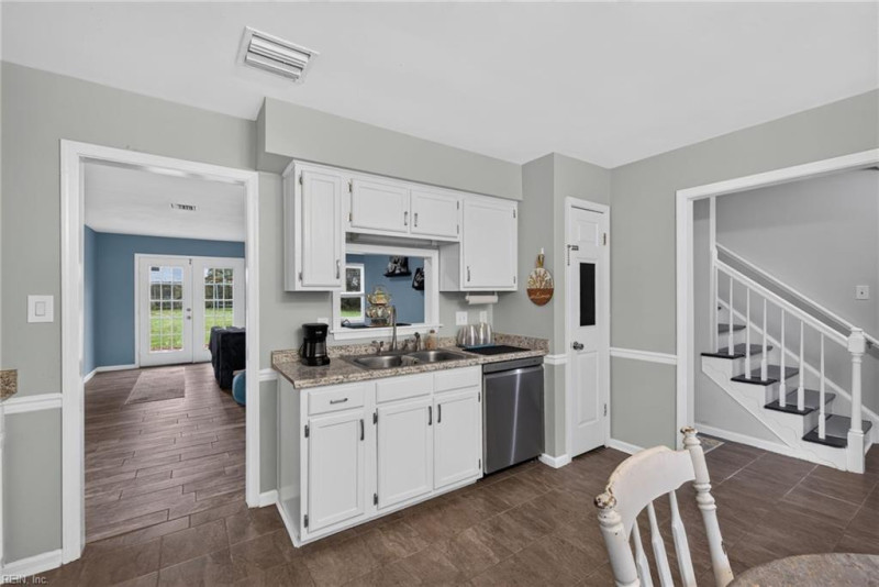 Photo 18 of 38 residential for sale in Virginia Beach virginia