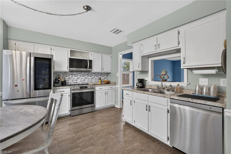 Photo 4 of 38 residential for sale in Virginia Beach virginia
