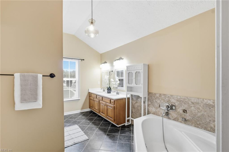 Photo 15 of 36 residential for sale in Gloucester County virginia