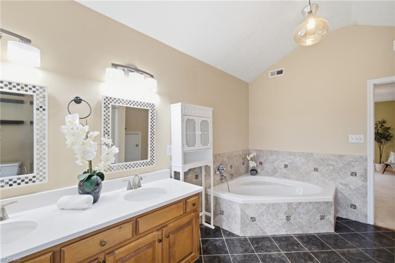 Photo 17 of 36 residential for sale in Gloucester County virginia