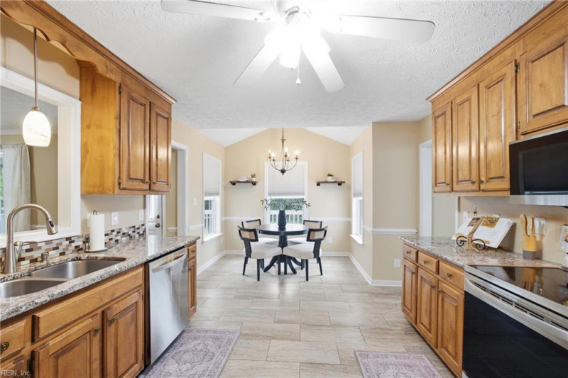 Photo 5 of 36 residential for sale in Gloucester County virginia