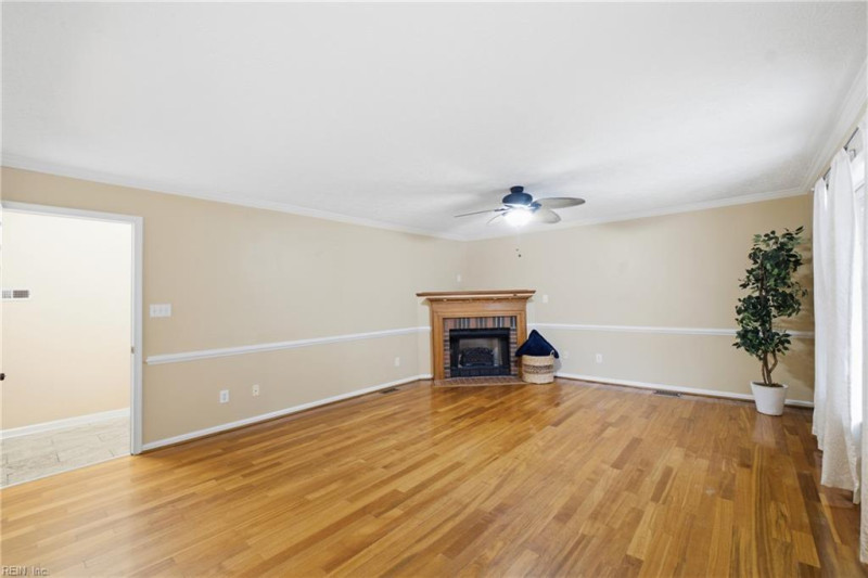 Photo 9 of 36 residential for sale in Gloucester County virginia