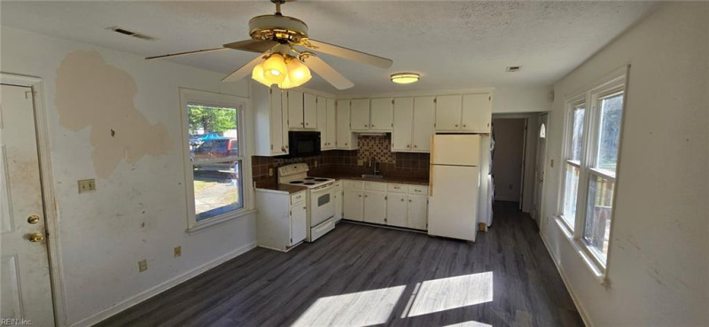 Photo 2 of 10 residential for sale in York County virginia