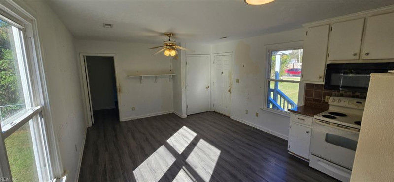 Photo 3 of 10 residential for sale in York County virginia