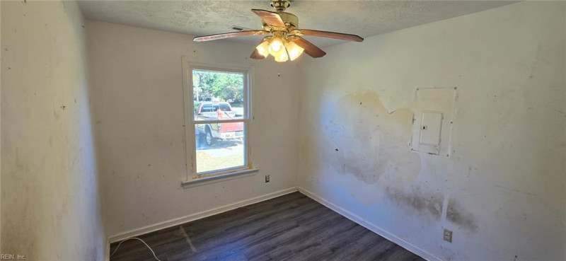 Photo 5 of 10 residential for sale in York County virginia