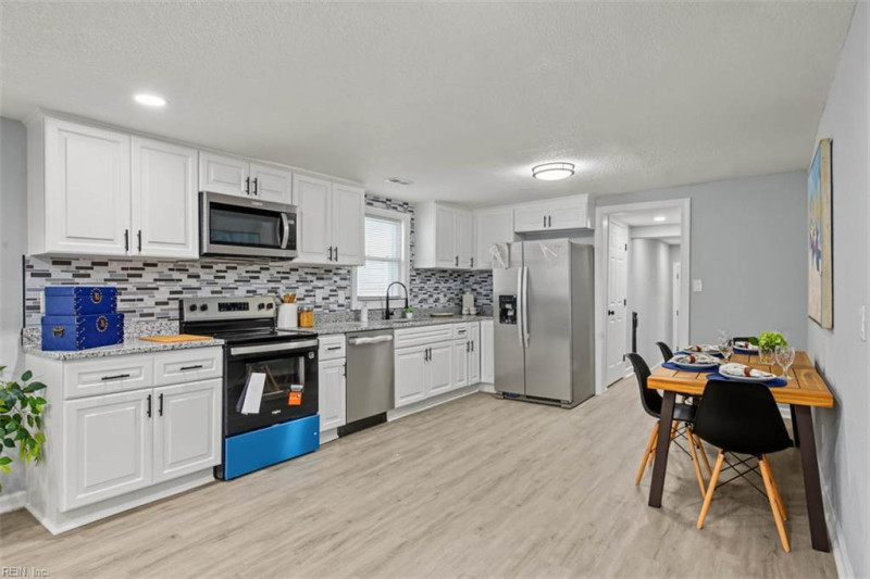 Photo 11 of 31 residential for sale in Chesapeake virginia
