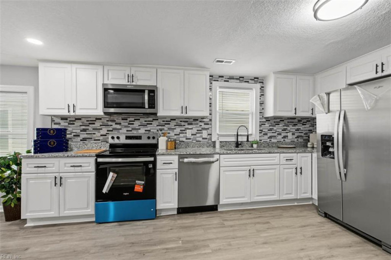 Photo 14 of 31 residential for sale in Chesapeake virginia