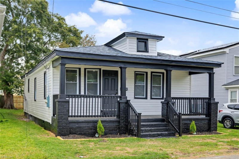 Photo 2 of 31 residential for sale in Chesapeake virginia