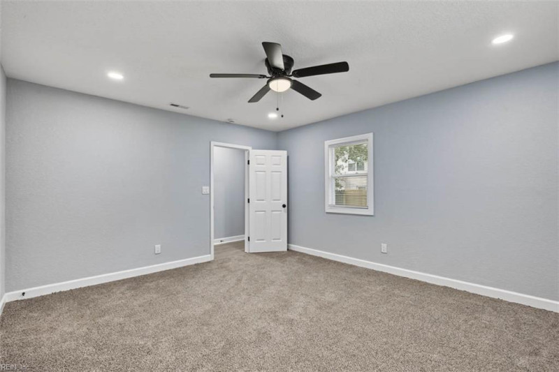 Photo 21 of 31 residential for sale in Chesapeake virginia