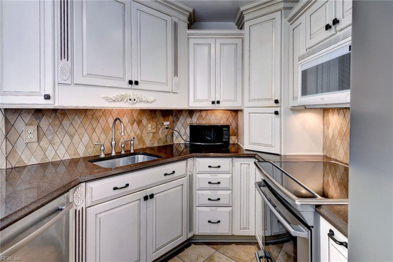 Photo 17 of 31 residential for sale in Williamsburg virginia