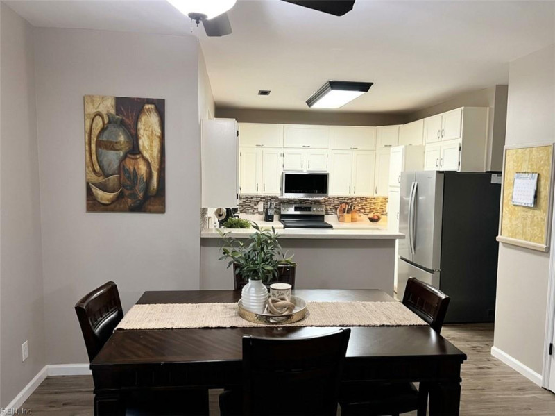 Photo 12 of 38 residential for sale in Chesapeake virginia
