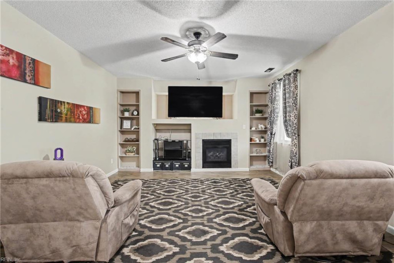 Photo 13 of 38 residential for sale in Chesapeake virginia