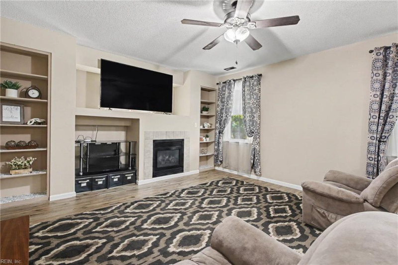 Photo 14 of 38 residential for sale in Chesapeake virginia