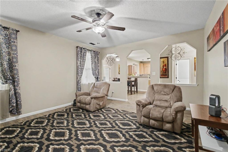 Photo 16 of 38 residential for sale in Chesapeake virginia