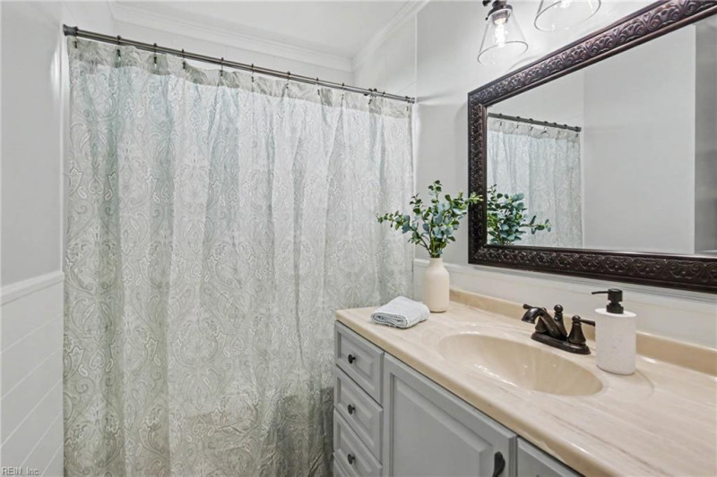 Photo 25 of 38 residential for sale in Chesapeake virginia