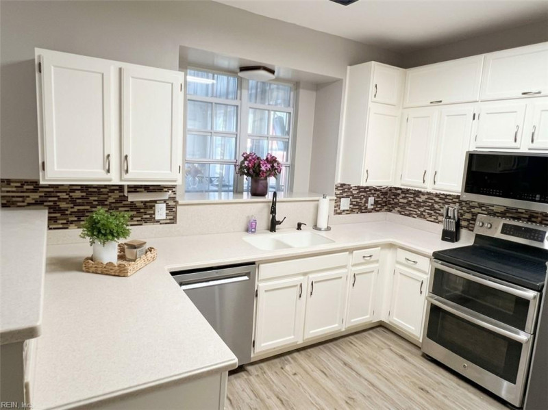 Photo 6 of 38 residential for sale in Chesapeake virginia