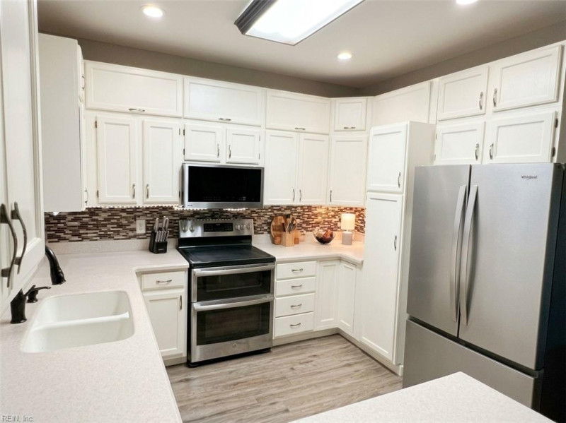 Photo 7 of 38 residential for sale in Chesapeake virginia