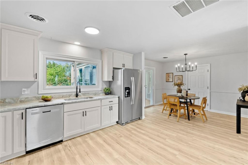 Photo 13 of 48 residential for sale in Hampton virginia