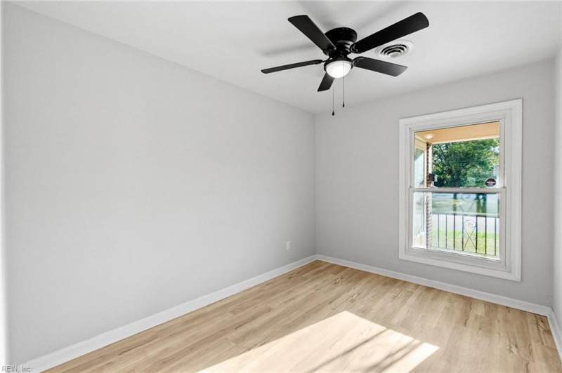 Photo 16 of 48 residential for sale in Hampton virginia
