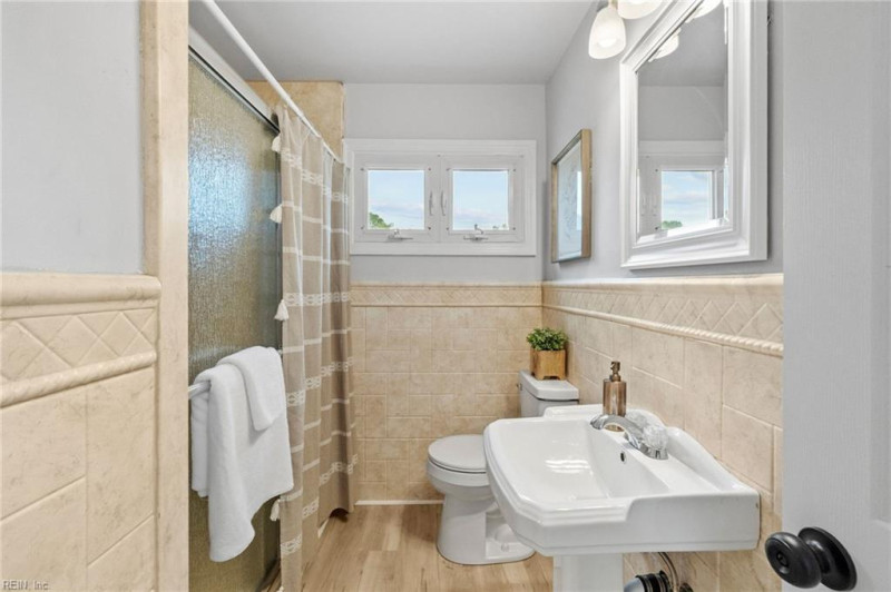 Photo 18 of 48 residential for sale in Hampton virginia