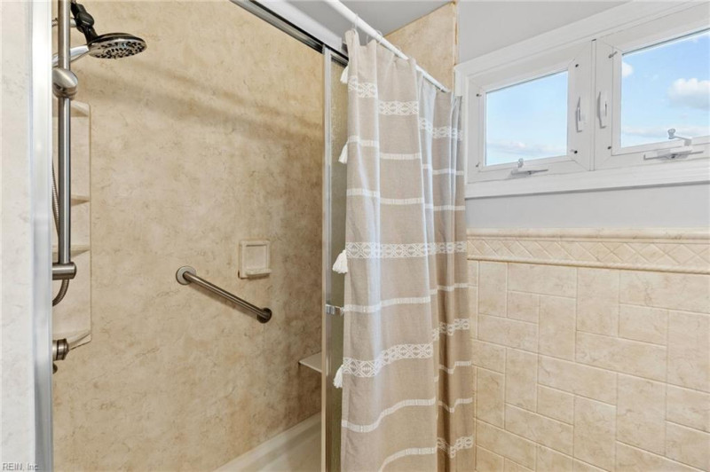 Photo 19 of 48 residential for sale in Hampton virginia