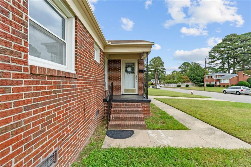 Photo 34 of 48 residential for sale in Hampton virginia