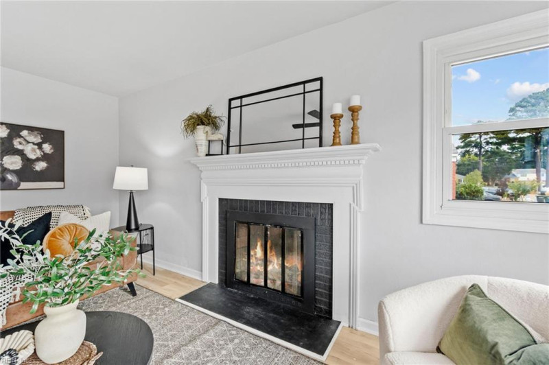 Photo 4 of 48 residential for sale in Hampton virginia