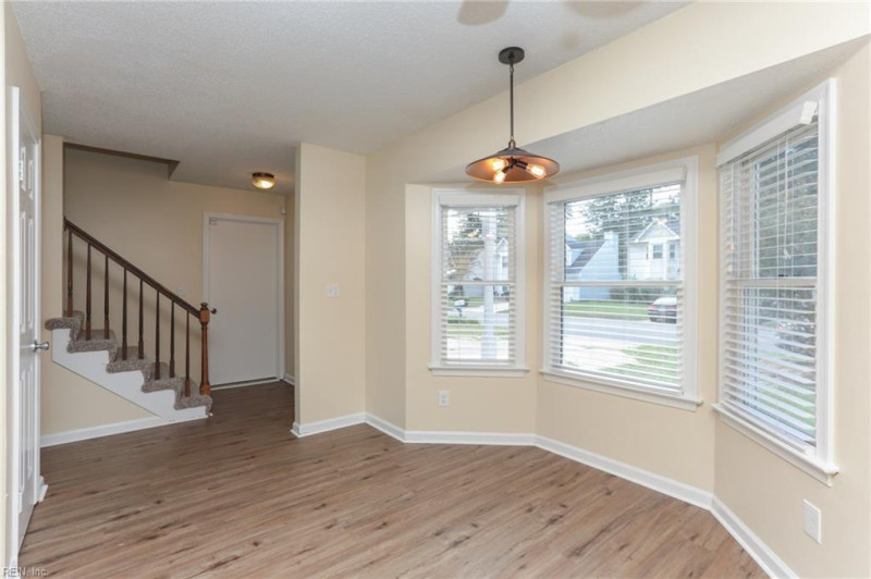 Photo 11 of 46 residential for sale in Chesapeake virginia