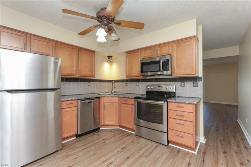 Photo 12 of 46 residential for sale in Chesapeake virginia