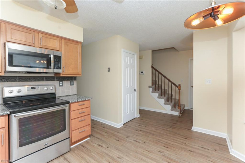 Photo 13 of 46 residential for sale in Chesapeake virginia