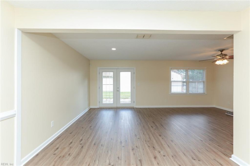 Photo 16 of 46 residential for sale in Chesapeake virginia